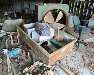 Yard trailer, wheel barrow