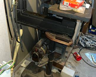Heavy duty scroll saw on heavy iron base