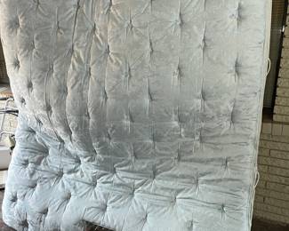 Simmons Beautyrest king mattress set (it's fine - these don't stand up well)