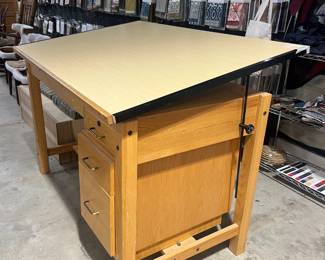 Drafting table 