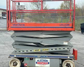 SkyJack Electric Scissor Lift, Model SJIII 3220, 900 lb Capacity 