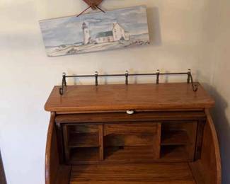 Cool Little Desk And Some Decor