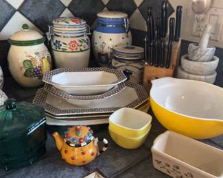 Assorted Kitchen Items