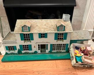 Vintage metal doll house with accessories 
