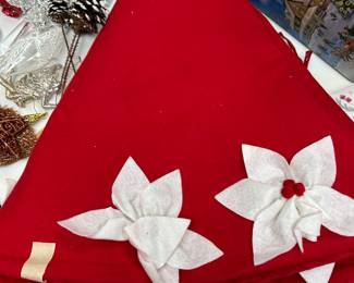 Felt tree skirt 
