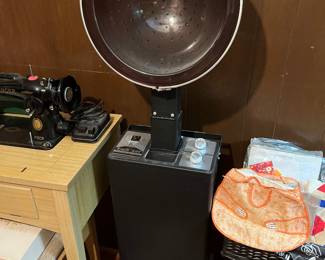QUICK SET HAIRDRYER 1970'S (WORKS), 1950'S VINTAGE SINGER WITH CABINET.  