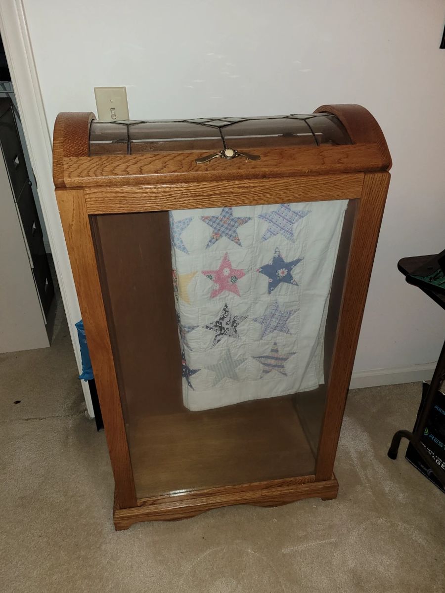 Beautiful Amish made oak quilt case 