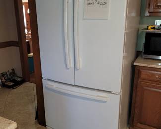 Nice Whirlpool refrigerator 