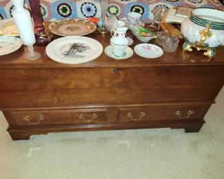 Beautiful Lane cedar chest in excellent condition 