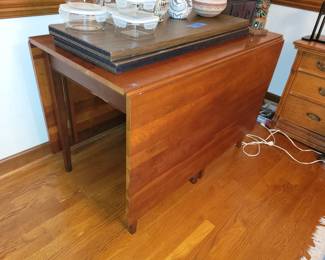 Beautiful gate leg drop leaf table