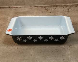 SNOWFLAKE PRINT PYREX DISH