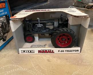 ERTL FARMALL F20 TRACTOR