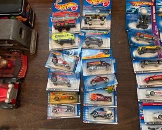 LOT OF HOT WHEELS CARS