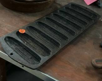 CAST IRON CORN BREAD PAN