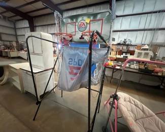EA SPORTS LARGE INDOOR BASKETBALL HOOP SHOOT