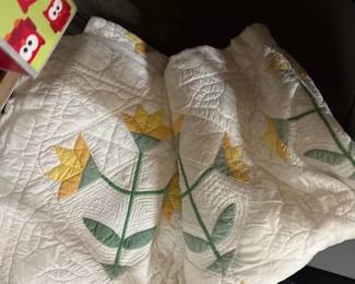 YELLOW TULIP QUILT