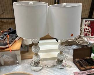 2 DECORATIVE LAMPS