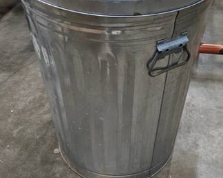 TRASH CAN WITH LID