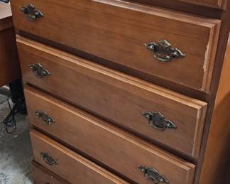 CHEST OF DRAWERS