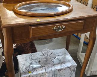VANITY WITH MIRROR