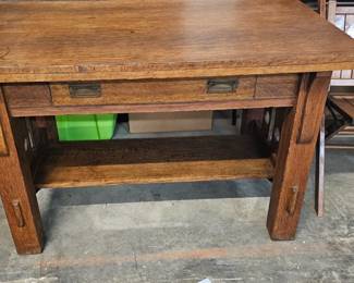 DESK / TABLE
