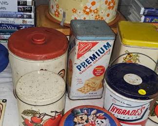 VINTAGE TINS