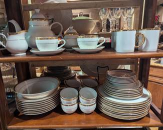 China, white and gold