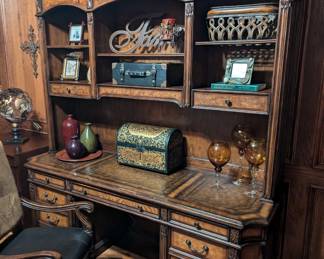 Credenza, decorative items