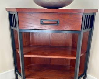 Corner cabinet