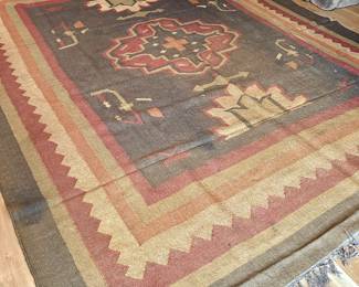 8’ x 10’ woven rug