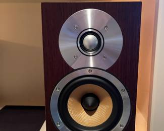 Bowers & WIlkins CM1 bookshelf speakers - inside view