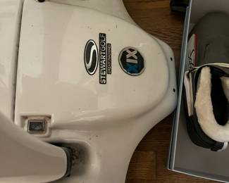 close up of the brand and model name