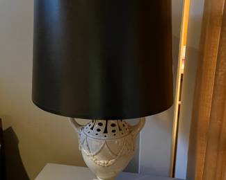 $180. Beautiful porcelain urn lamp. 25"h.