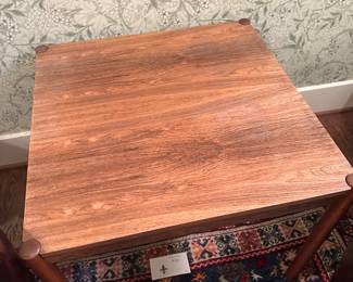 photo of the non-game top of the table.