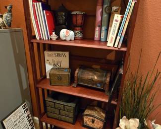 5' tall bookcase $10!