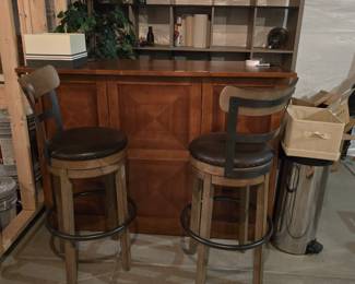 Bar & swivel barstools!