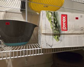 Pyrex set and set of 3 mixing bowls