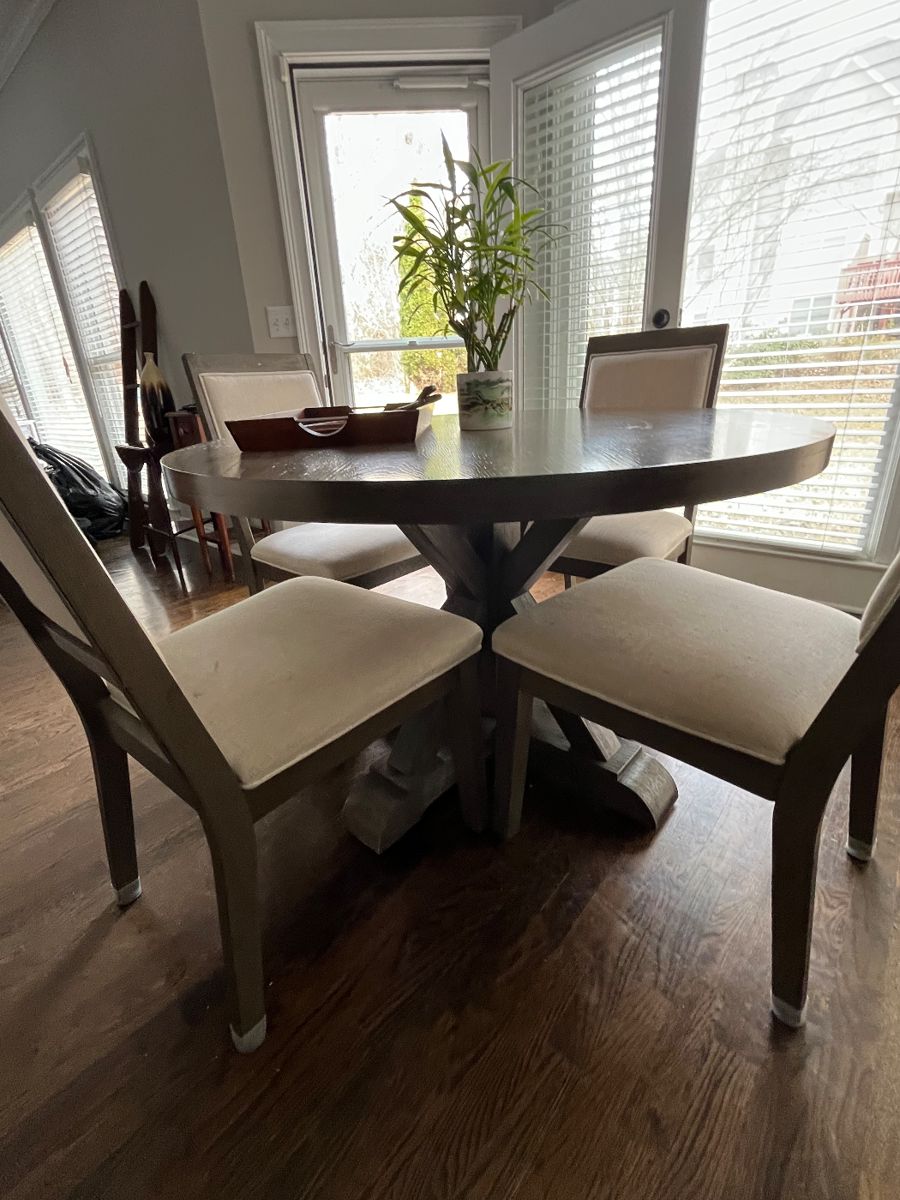 Dinette table with four chairs 