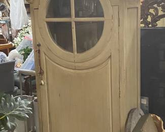 Front view of the domed cabinet