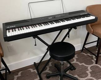 Alesis Recital Pro keyboard/stool
