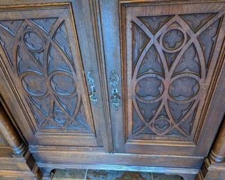 Close up of carving on doors