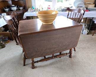 Traditional dropleaf table with 4 chairs