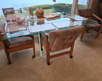 Glass dining table with 4 upholstered chairs