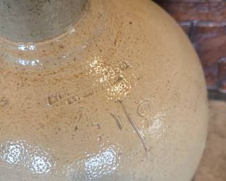 Old crock, 4 1/2 gallon. ?? Stoneware Company