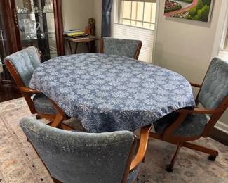 Dining/breakfast table with 4 chairs