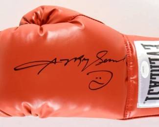 Sugar Ray Leonard Signed Everlast Boxing Glove (JSA)