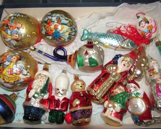 Nice selection of vintage ornaments