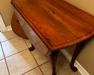 Drop leaf oak table