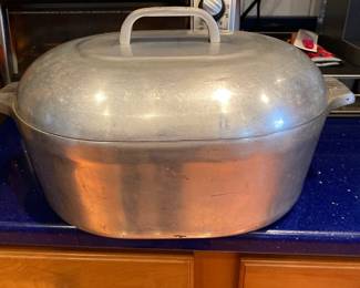 Vintage Sidney Wagner Ware Magnalite 4265P Dutch Oven 