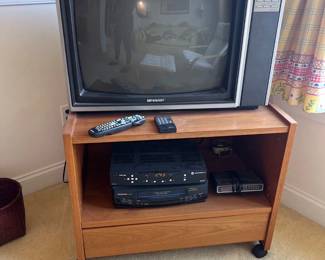 Sharp Linytron 19" TV Color Television Model 19MP57 - circa 1987